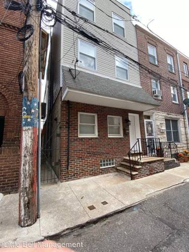 Main picture of 909 S Delhi St