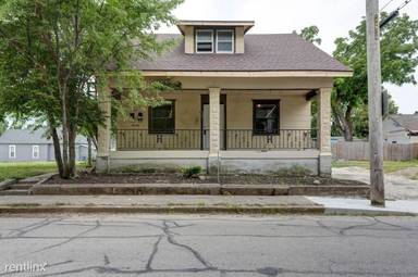 Main picture of 640 W Central St