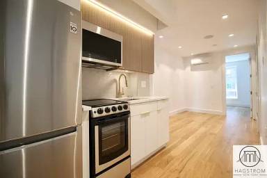 Main picture of 223 E 96th St