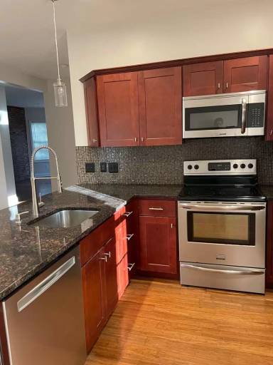 Main picture of 100 Knight St