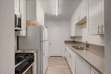 Main picture of 833 49th St