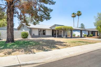 Main picture of 208 W Wagoner Rd