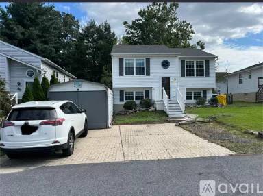 Main picture of 695 207th St