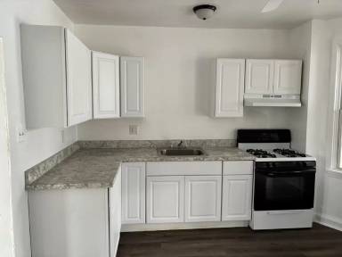 Main picture of 1 E Thompson Ave