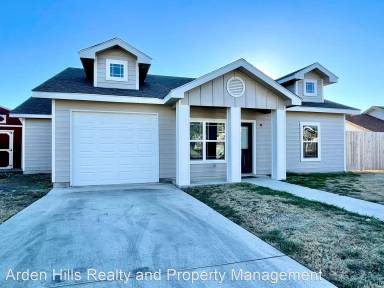 Main picture of 145 Ivy Ln