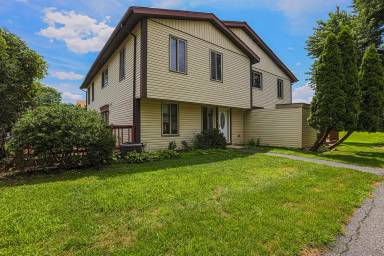 Main picture of 14 King Henry Cir