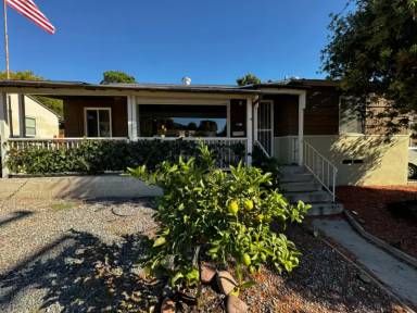 Main picture of 5539 Grape St