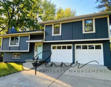 Main picture of 907 NE 113th Ter