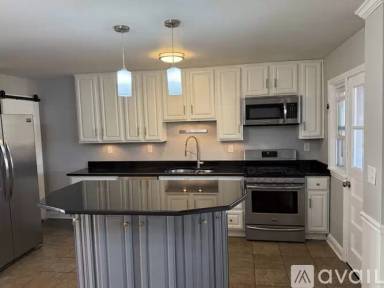 Main picture of 21 Skidmore Ct