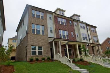 Main picture of 562 Village Loop Dr