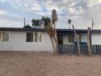 Main picture of 2320 E Oakey Blvd