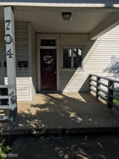 Main picture of 704 N Chestnut St