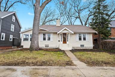 Main picture of 5 Fairwood Blvd