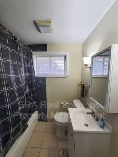 Main picture of 450 S Napoleon Ave