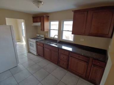 Main picture of 12706 S Throop St