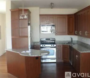 Main picture of 6957 N Greenview Ave