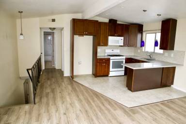 Main picture of 724 Manhattan Beach Blvd