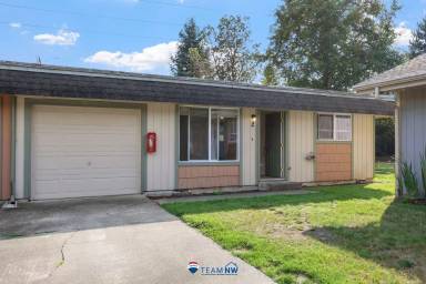 Main picture of 2210 26th Ave NE