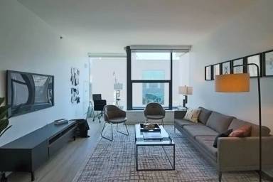 Main picture of 813 W Van Buren St
