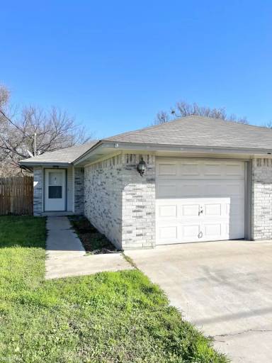 Main picture of 1004 W Avenue B