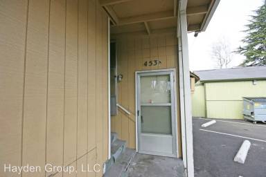 Main picture of 453 SE Baseline St