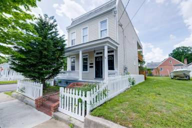 Main picture of 1600 N 22nd St