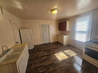 Main picture of 2662 S 9th St