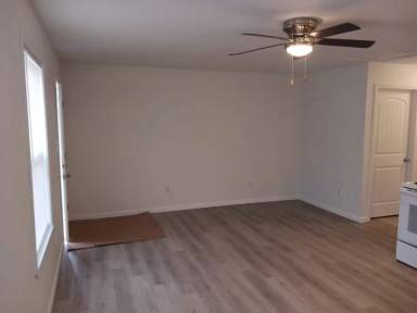 Main picture of 901 Grove St