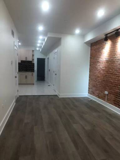 Main picture of 810 N Holly St