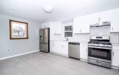 Main picture of 115 Hendel Ave