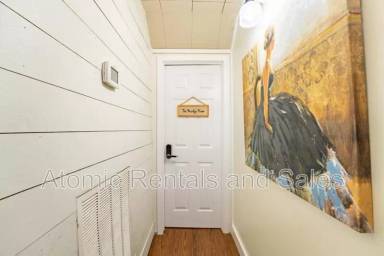 Main picture of 714 E Jefferson St