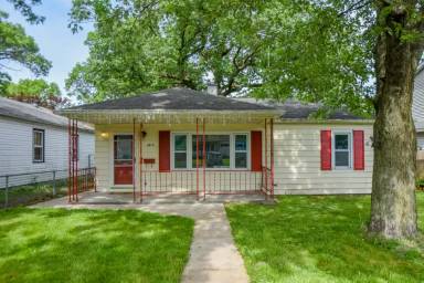 Main picture of 2878 Lake St