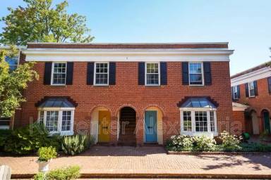 Main picture of 220 N Saint Asaph St