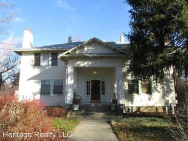 Main picture of 730 E 8th St