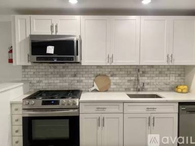 Main picture of 8th St