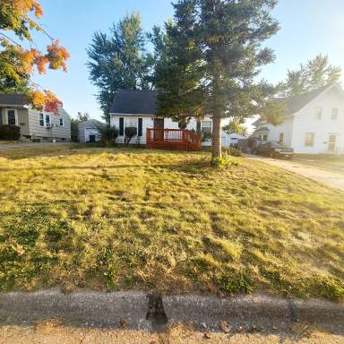 Main picture of 523 37th St NE