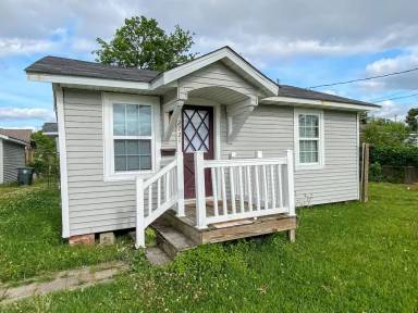 Main picture of 2721 Center St