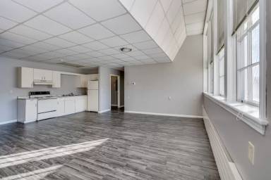 Main picture of 44 Riverside Dr