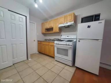 Main picture of 64 Newkirk St