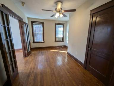Main picture of 5113 S Broadway