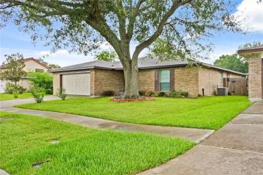 Main picture of 10431 Odessa Dr