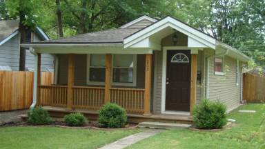 Main picture of 205 E 80th Ter