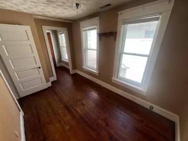 Main picture of 31 E Washington St