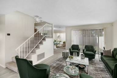 Main picture of 22 S Dearborn St