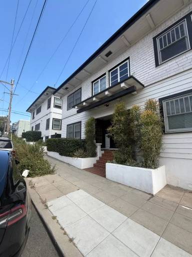 Main picture of 2070 3rd Ave