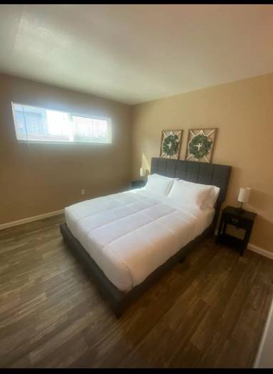 Main picture of 4302 E Bellevue St