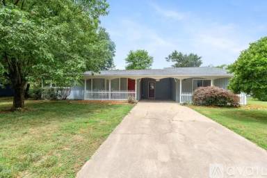 Main picture of 6 Sycamore Dr