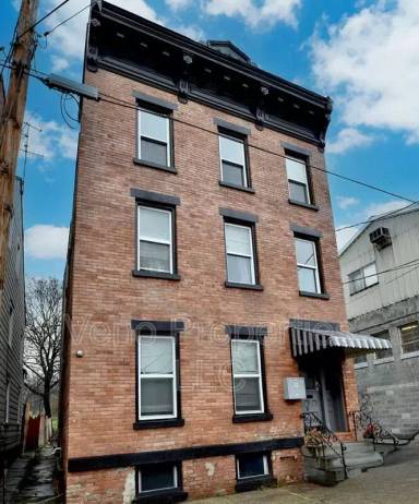 Main picture of 5 Marshall St