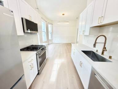 Main picture of 939 Hayes St
