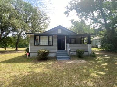 Main picture of 406 E Jenkins St